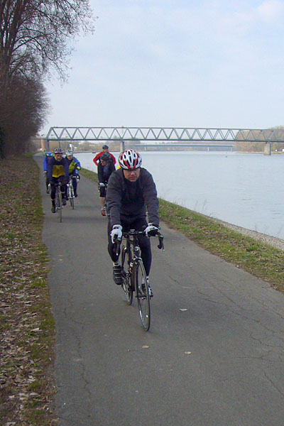 Am Rhein entlang
