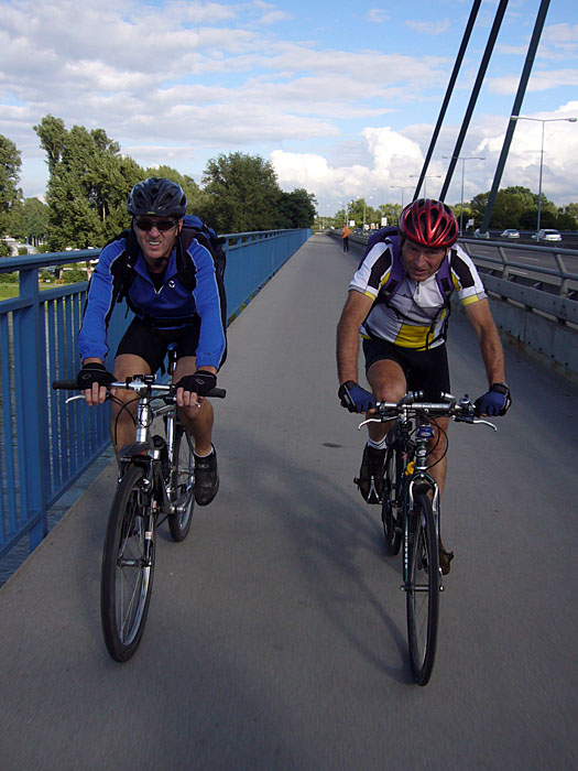 Auf der Rheinbrücke in Karlsruhe