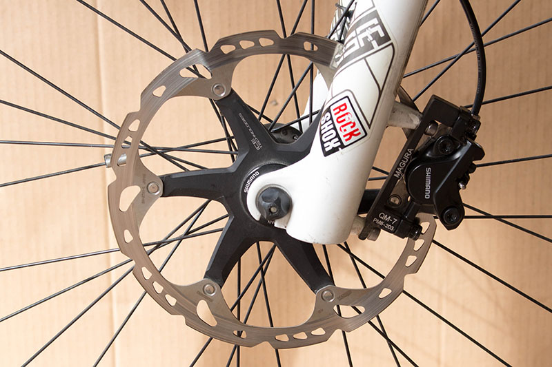 Shimano Deore M447: 203 mm Bremsscheibe und Bremszange vorn