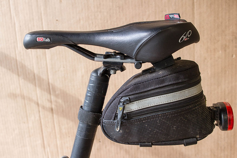 SQ-Lab Sattel mit Satteltasche und Rücklicht