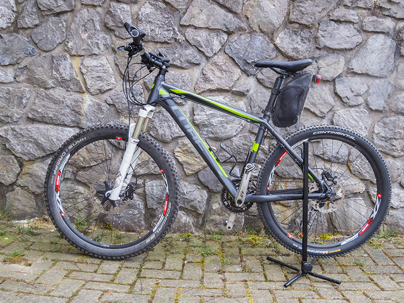 Hier passt die große Satteltasche nun ohne zu schleifen