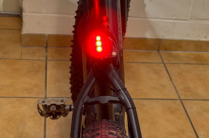 Supernova E3 Seat Post Tail Light 2 eingeschaltet