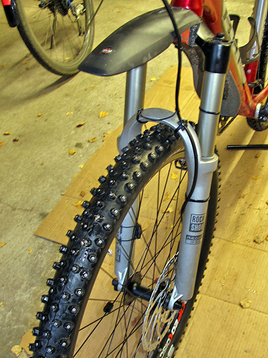 Rock Shox Recon. Die Verlegung des Bremsschlauches muss ich noch optimieren