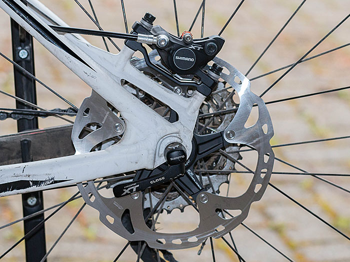 Hinterradbremse mit 180 mm Bremsscheibe