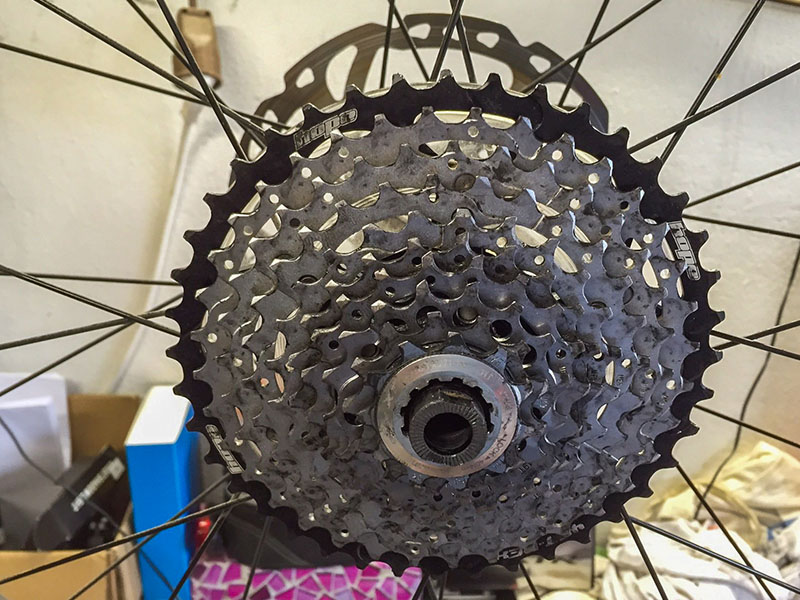 Das 40er Ritzel ist montiert und das 15er und 17er Ritzel duch ein 16er ersetzt