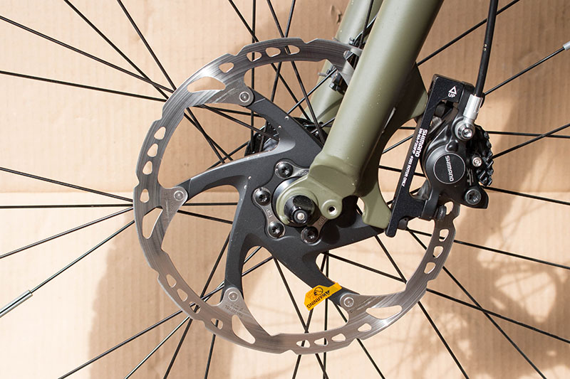 Bremse vorn, nun mit 203 mm XT-Bremsscheibe, Adapter SM-MA-F203P/P und XT-Bremszange