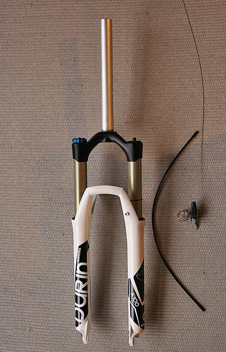 Rock Shox Recon. Die Verlegung des Bremsschlauches muss ich noch optimieren