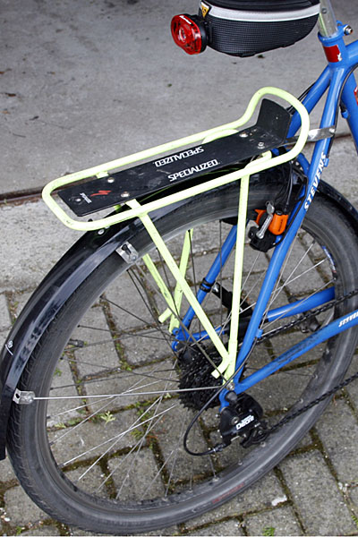 Der Gep&auml;cktr&auml;ger. OK, die Farbe ist nicht so optimal, aber er funktioniert ;-)