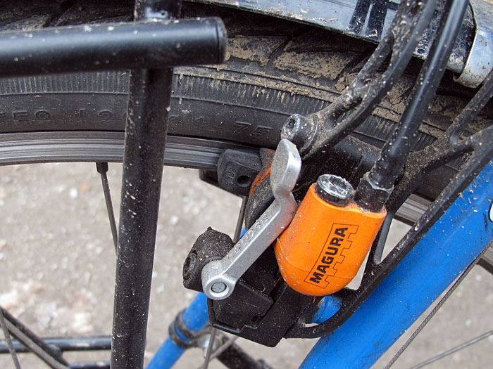 Nachteil: Der Entriegelungshebel der HS33 kann icht mehr voll geöffnet werden :-(