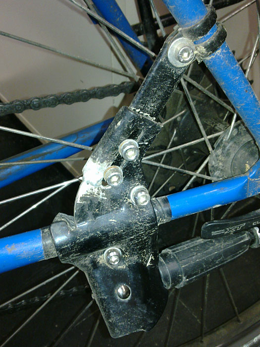 Geschwei&szlig;te Halterung