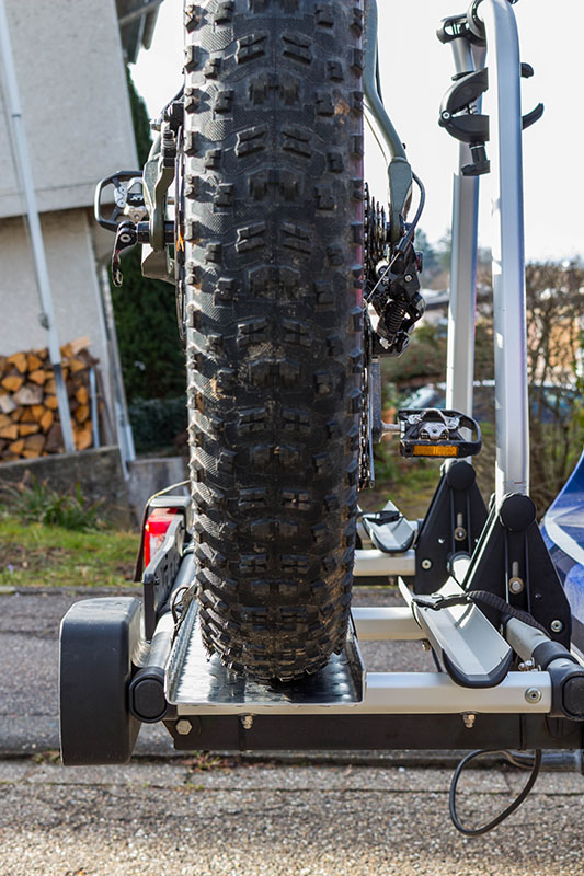 Zur Not passt auch ein breiterer Reifen drauf, als der 4.7 Zöller des F@R ;-)