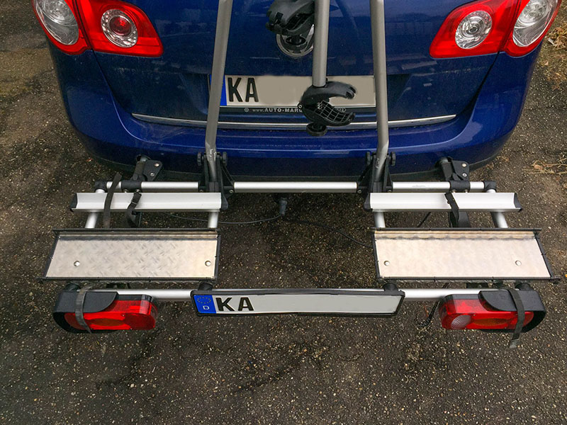 Da die Radaufnahmen ziemlich weit nach außen standen, habe ich sie auf der Außenseite jeweils um 50 mm gekürzt ...