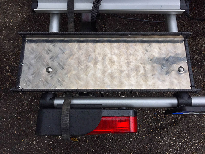 ... und mit einem Kantenschutz versehen