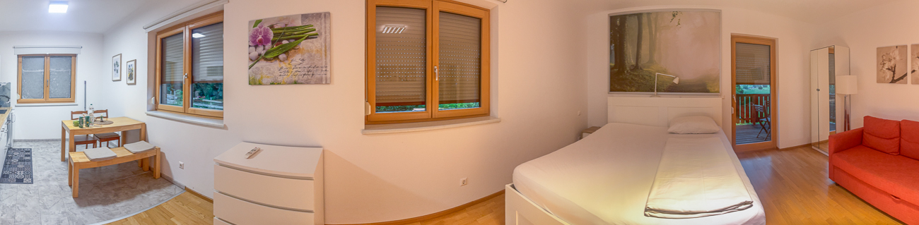 Gut ausgestattete Ferienwohnung mit Balkon