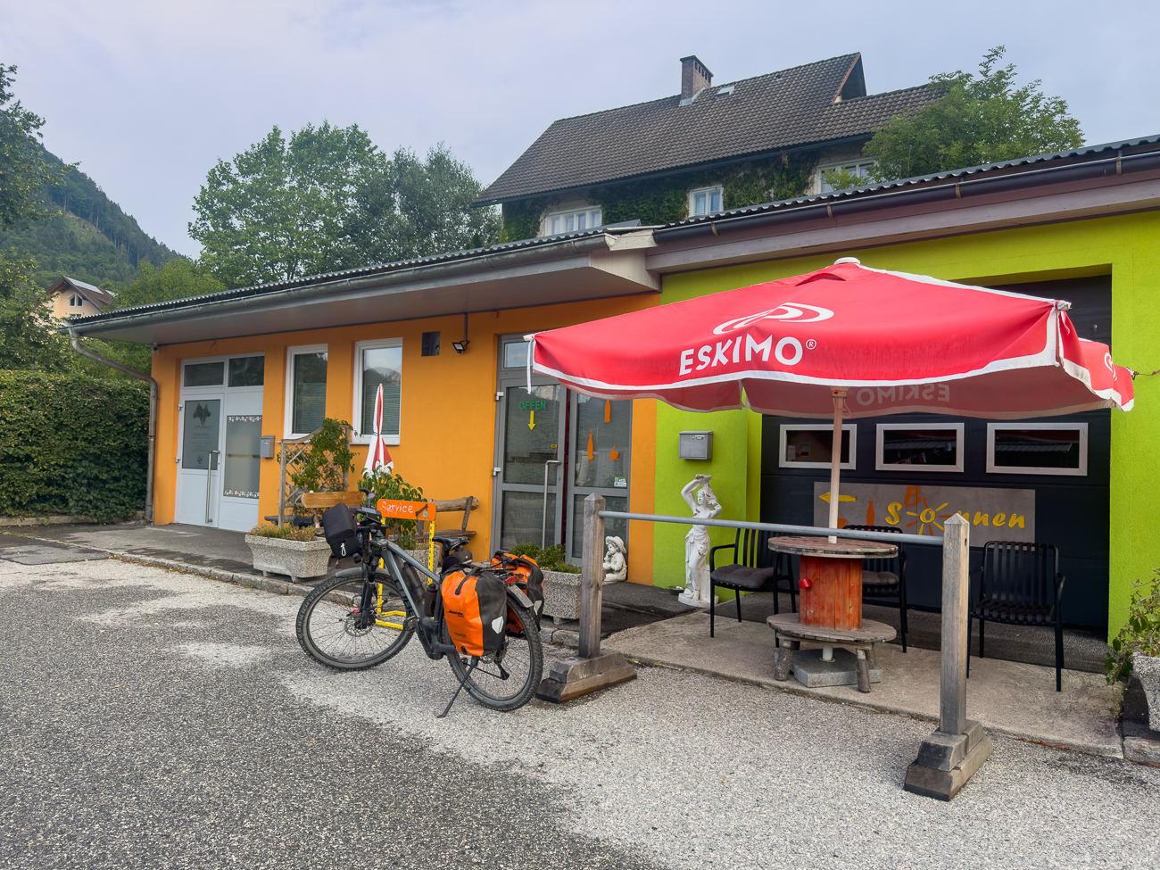 An einer Raststation ...