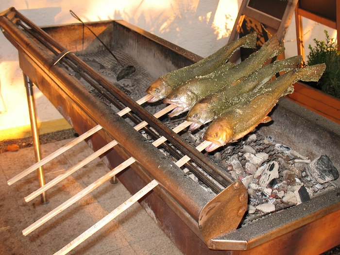 Es gibt leckeren Saibling