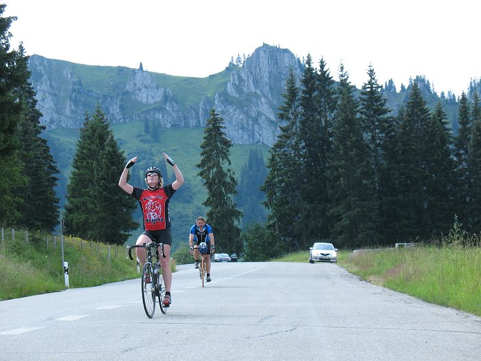 Silvia feiert ihre Ankunft vor Carlo, aber knapp war's ;-)