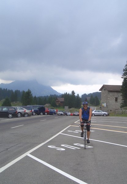 Endlich am Ziel: Holger an der Talstation des S&auml;ntis