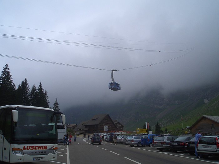 Die Fahrt mit der Gondel zur Bergstation lohnt bei dem Nebel nicht