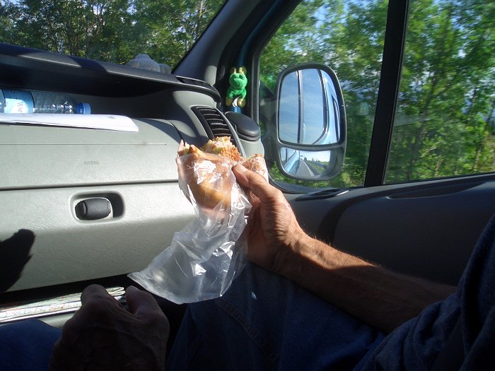 Hanspeter muss (will) sich mit (fast) trockenem Brot begn&uuml;gen
