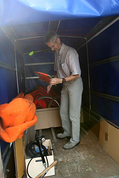 Sepp macht die W&auml;scheleine klar ...