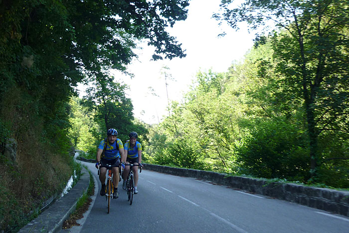 Noch rollen wir im k&uuml;hlen Schatten