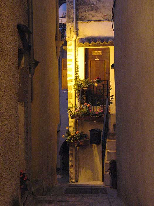Eine der engen Gassen