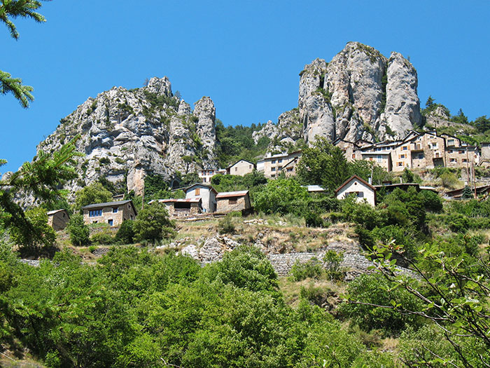 Blick zum Dorf hinauf