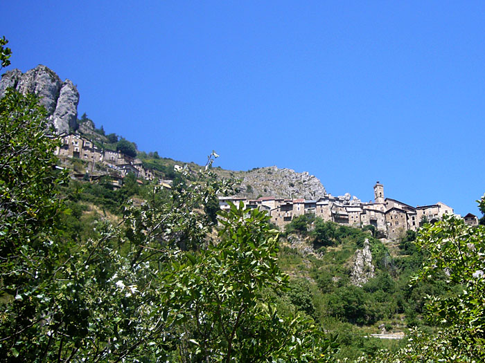 Und noch ein Blick zum Dorf hinauf