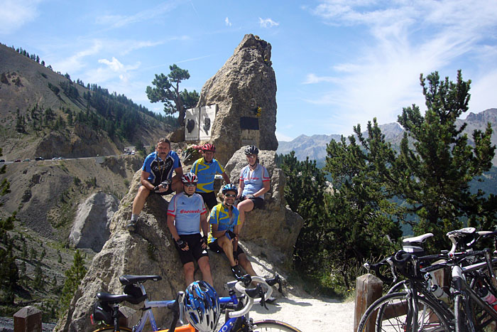 Denkmal vor der eigentlichen Passh&ouml;he