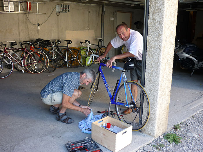 Sepps Rad wird repariert