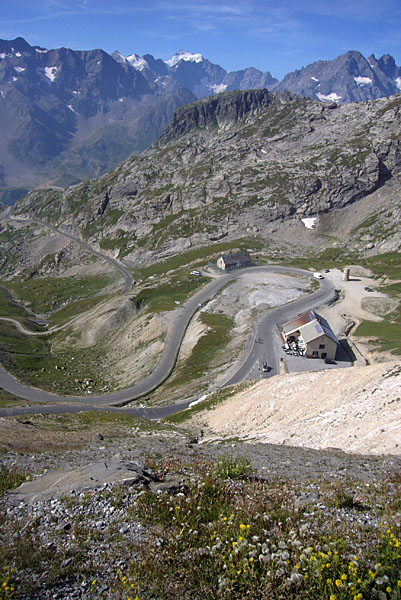 Blick ins Tal und auf die Berge