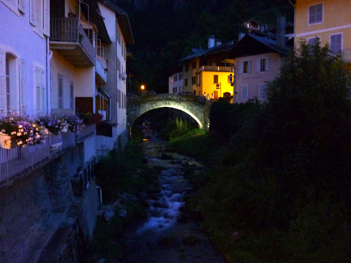 Die Br&uuml;cke bei Nacht