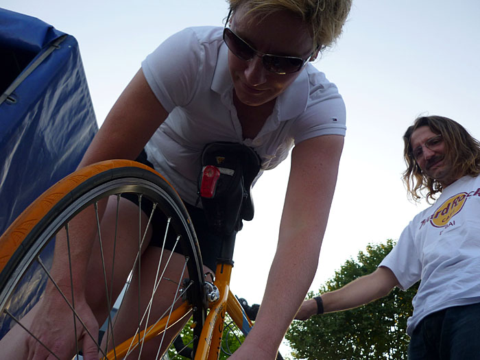 Auch die M&auml;dels schrauben