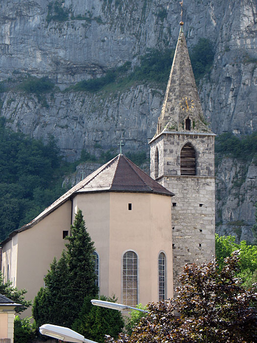Die Glocken der Kirche gegen&uuml;ber schlugen jede Stunde, auch in der Nacht