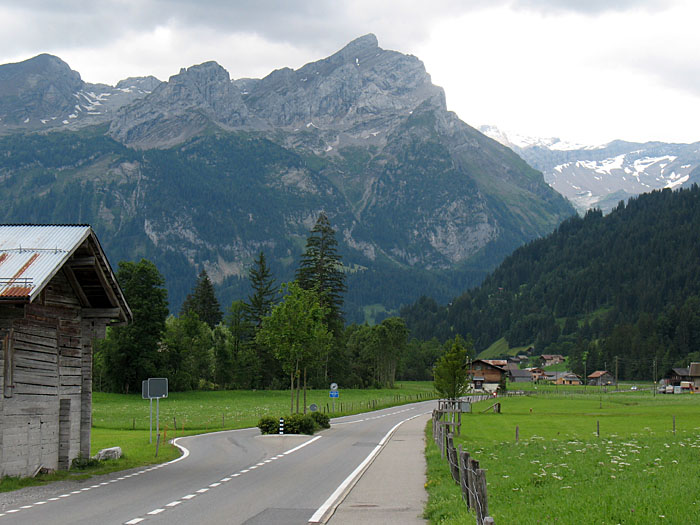 Durch's Tal zum n&auml;chsten Berg