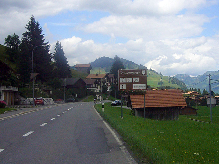 Ab dem Saanem&ouml;ser geht es bis zum Etappenziel nur noch bergab