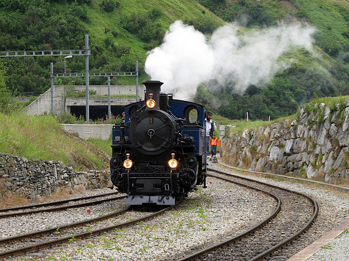 Endlich dampft die Lok heran