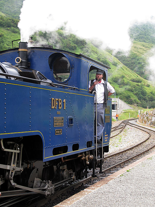 Dann f&auml;hrt die Lok los ...