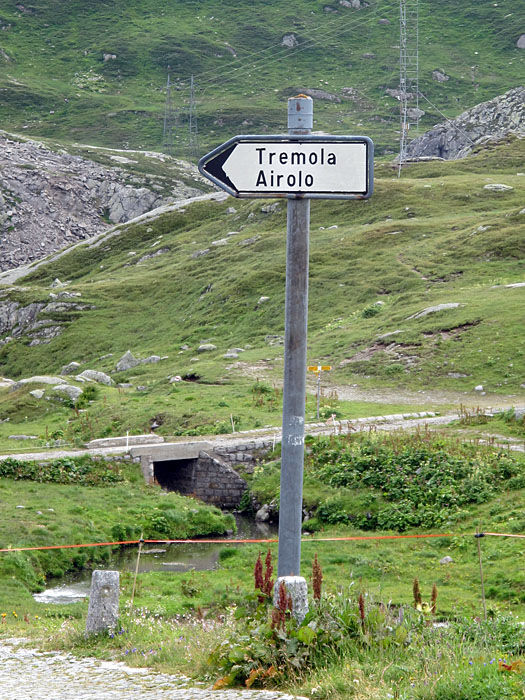 ... &uuml;ber die alte Gotthardstra&szlig;e (Tremola) nach Airolo ...