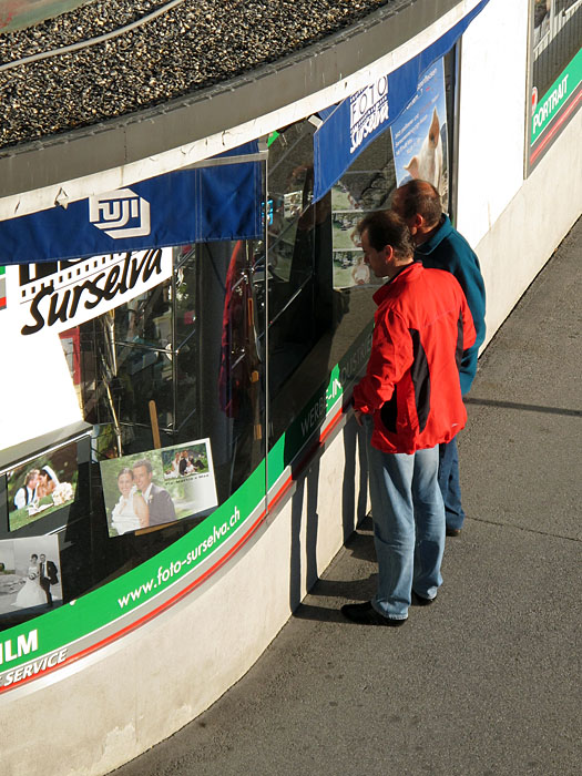 Markus und Hanspeter beim vorfr&uuml;hst&uuml;cklichen Schaufensterbummel
