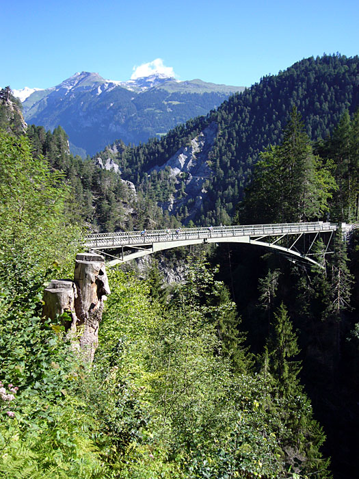 Br&uuml;cke &uuml;ber eine tiefe Schlucht