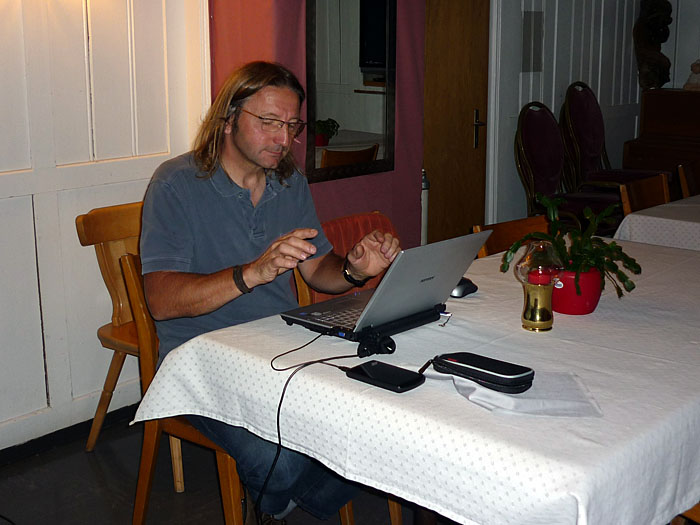 ... nur einer hackt zu fr&uuml;her Stunde die letzten Streckendaten in den Rechner