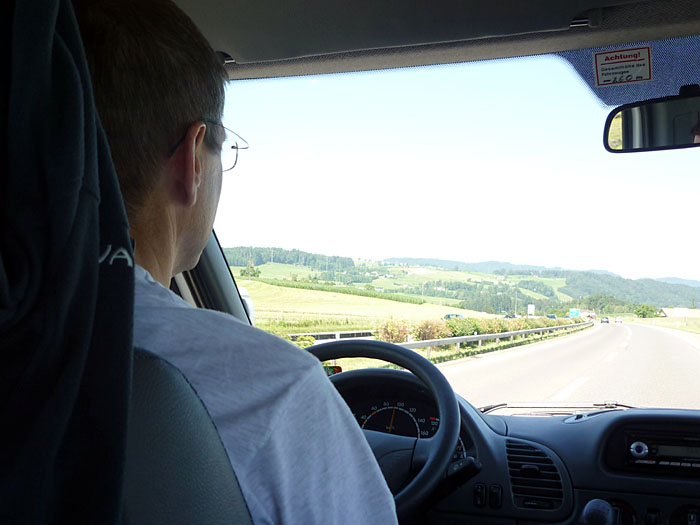 ... w&auml;hrend Joachim uns souver&auml;n nachhause chauffiert