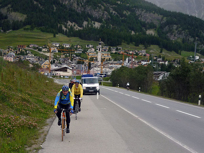 Halbwegs trocken fahren wir durch's Tal