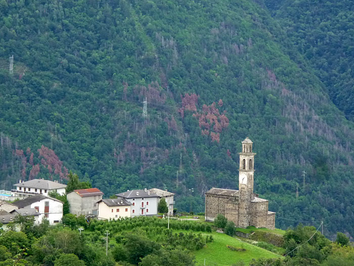 Wenigstens ist die Kirche noch im Dorf