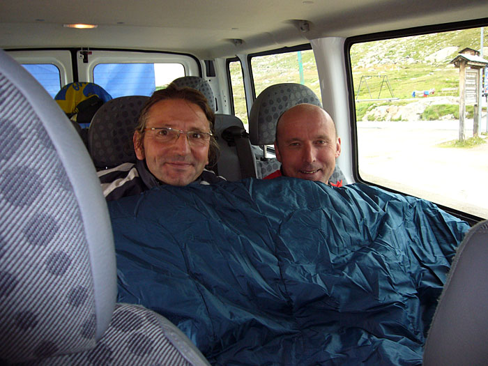 Dick eingemummelt fahren wir zum Hotel