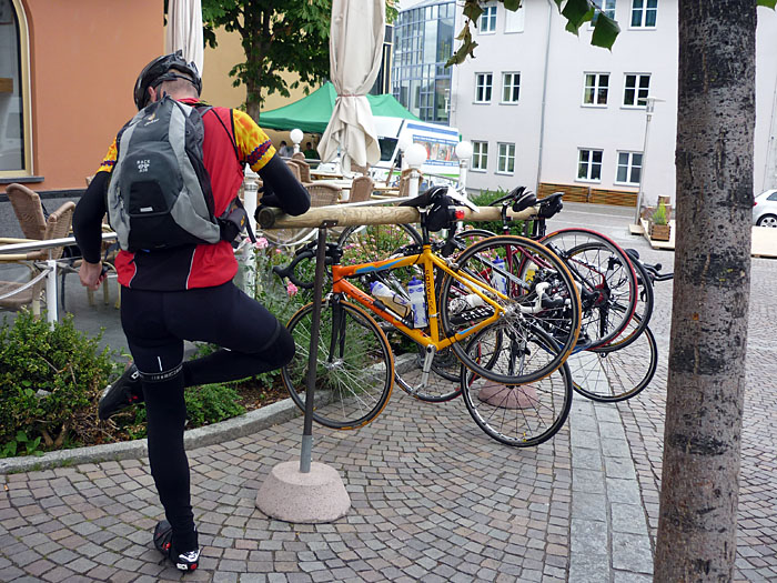 Au&szlig;ergew&ouml;hnlicher Radst&auml;nder und Bj&ouml;rn beim Schuhplatteln ;-)
