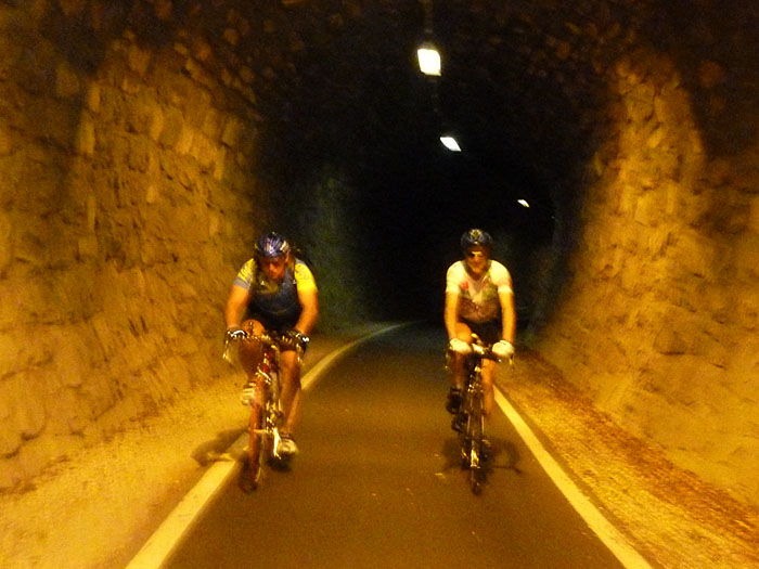 Fahrt durch den ehemaligen Eisenbahntunnel