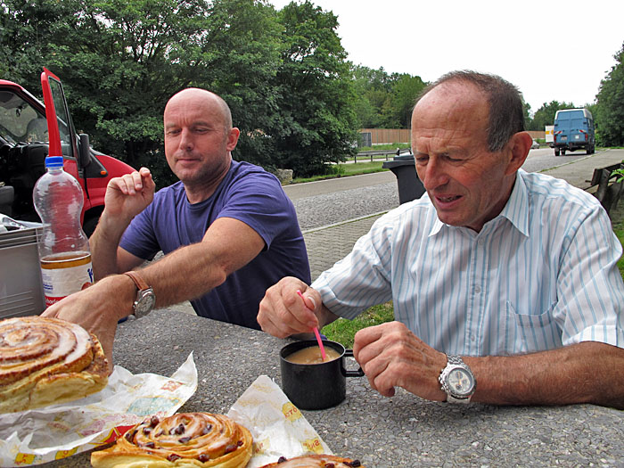 Fr&uuml;hst&uuml;ck an einem AB-Parkplatz